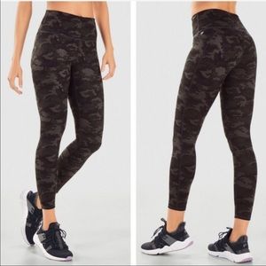 Fabletics Camo Power Hold Leggings Plus Size 2X